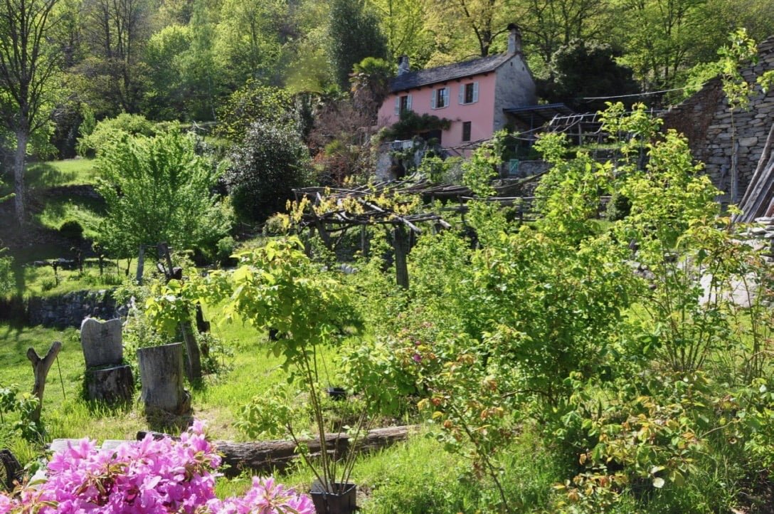 17c. Countryhouse and guesthouse on 15acres with fabulous view of Italian Alps